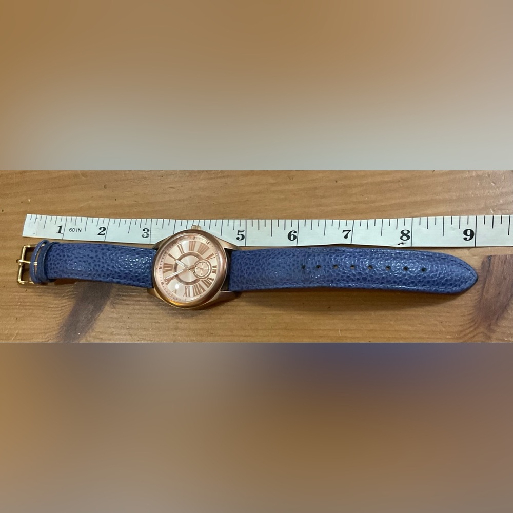 Bronzo Italia: woman’s rose/gold/tone Roman numerals numbers boyfriend watch. - Picture 5 of 7